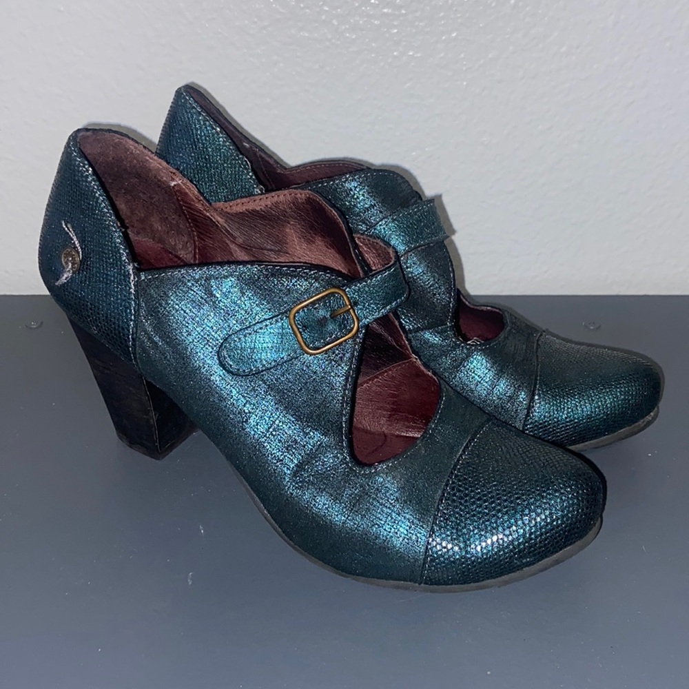 Gold Button brand vintage looking Mary Jane shoe sz 37 US sz 7